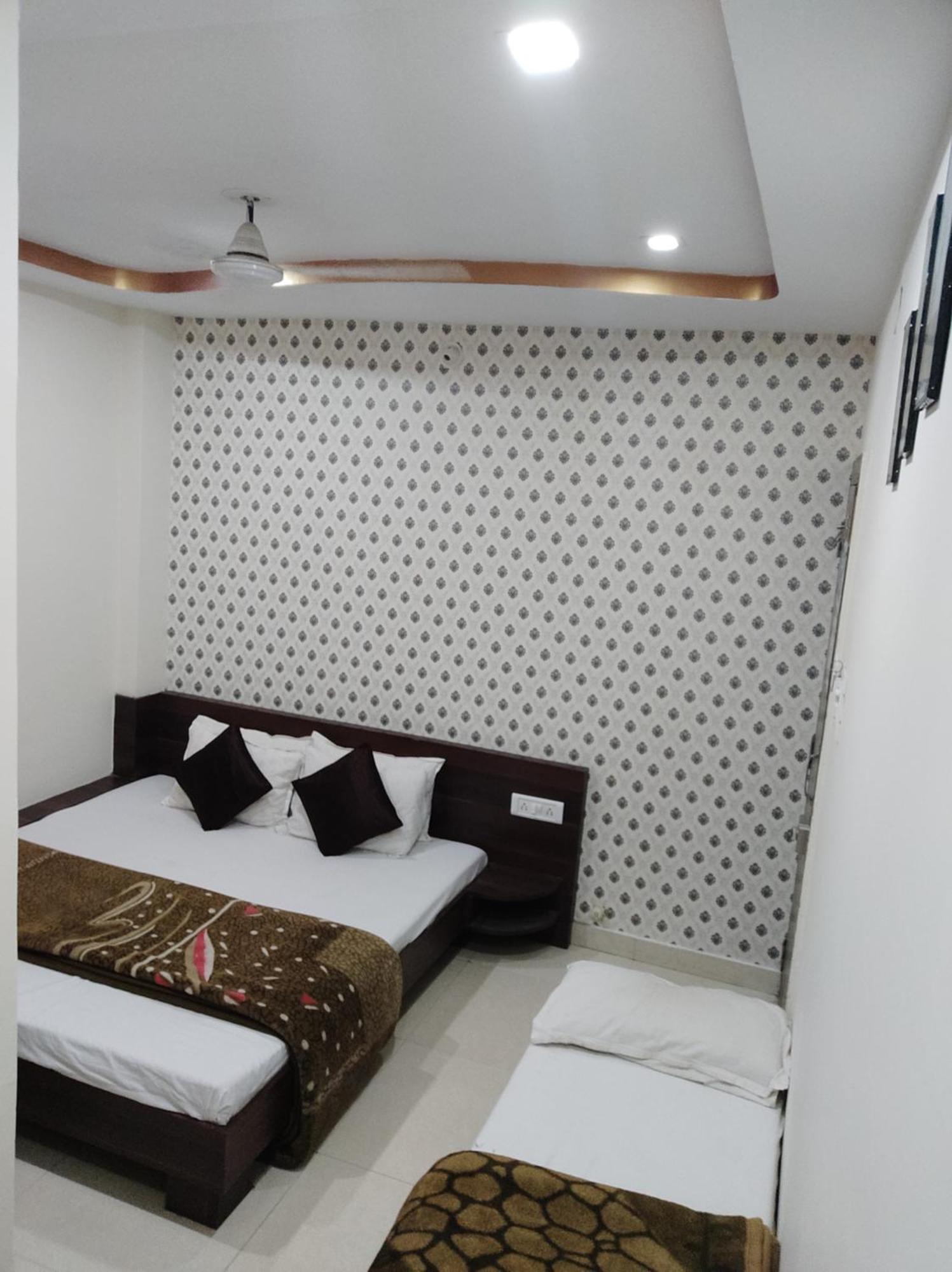 Hotel Vrandavan Palace Near Mahakal Temple Ujaim Exterior foto