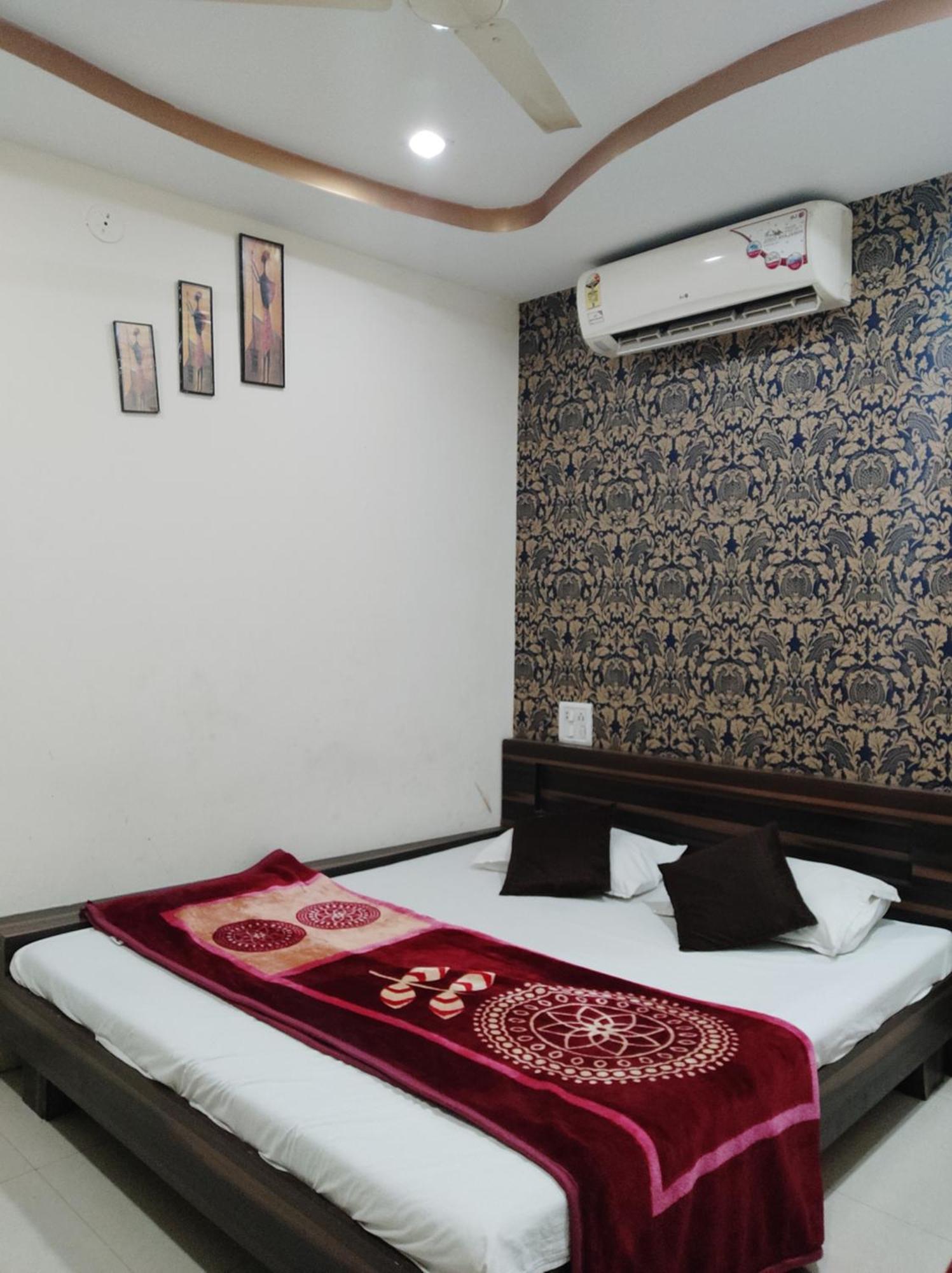 Hotel Vrandavan Palace Near Mahakal Temple Ujaim Exterior foto