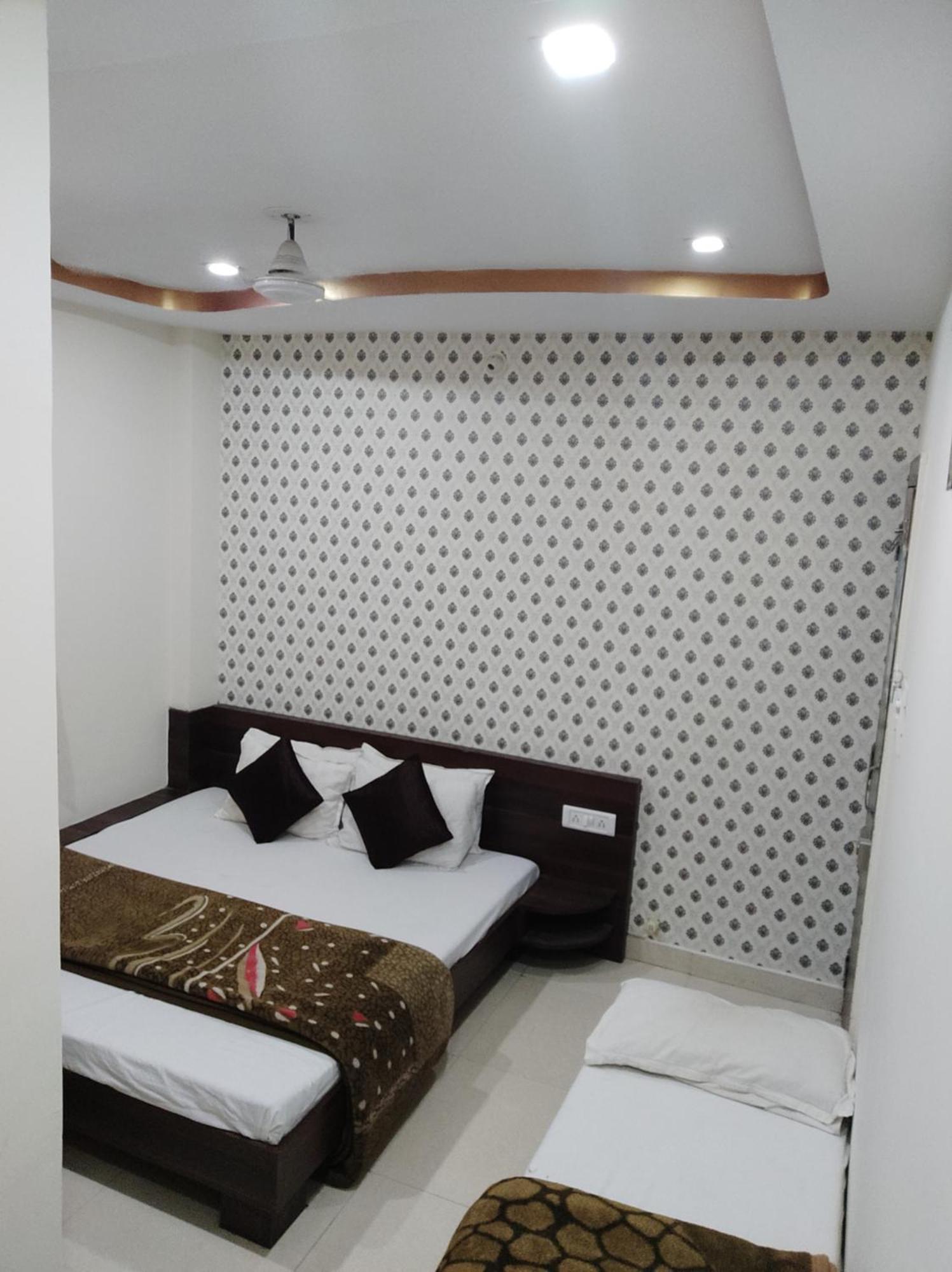 Hotel Vrandavan Palace Near Mahakal Temple Ujaim Exterior foto